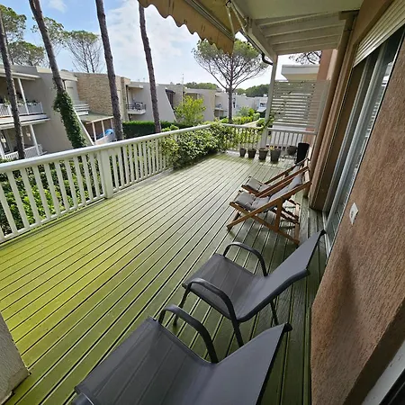 Veranda Home, Gjiri I Lalzit 度假居