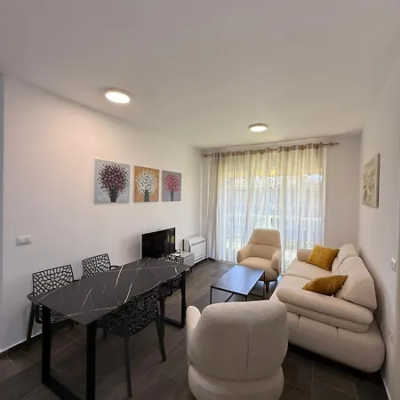Veranda Home, Gjiri I Lalzit Holiday home *