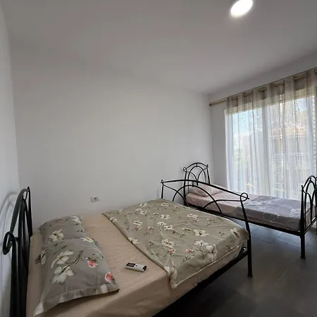 Veranda Home, Gjiri I Lalzit Holiday home *