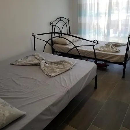 Veranda Home, Gjiri I Lalzit 別荘